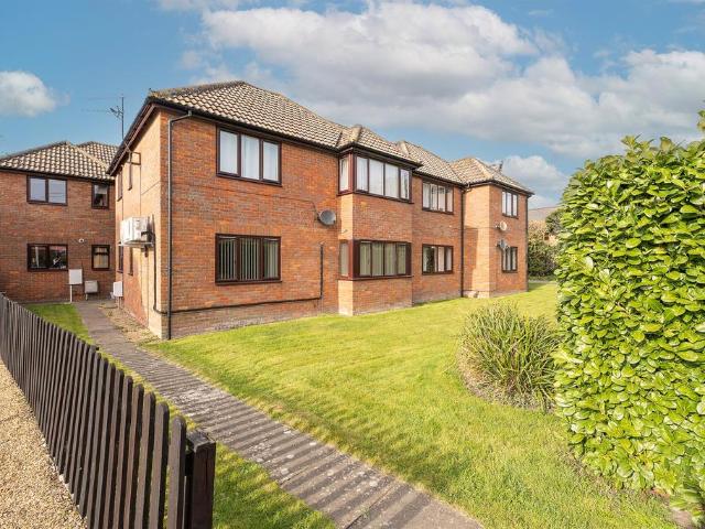 Flat for sale in Weston Turville, Aston Clinton