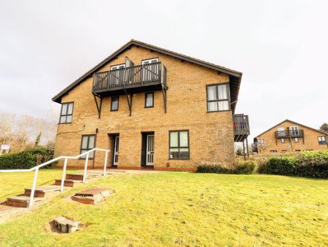 Flat for sale in Monkston Park, Milton Keynes