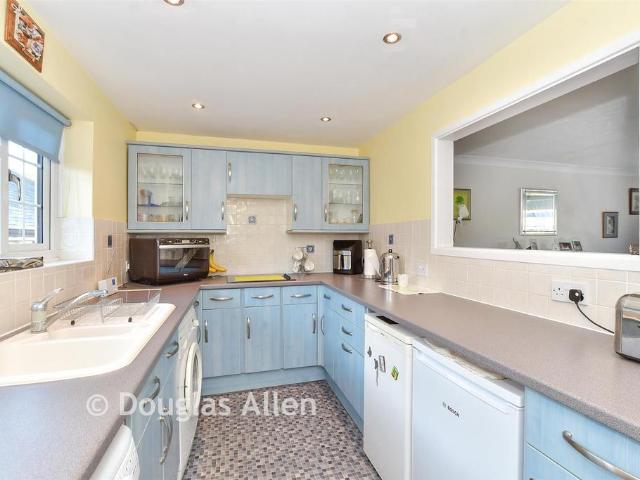 Flat for sale in Elm Park, Greater London