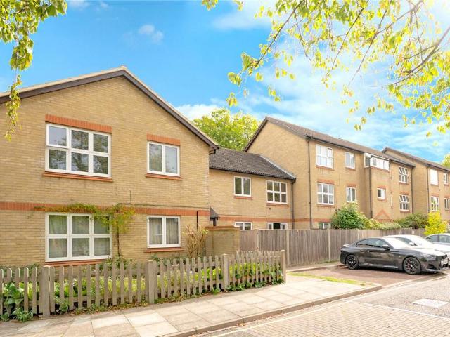 Flat for sale in London Borough of Richmond upon Thames, Greater London