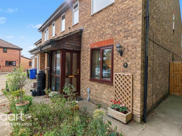 Flat for sale in Howard Estate, West Suffolk