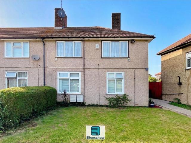 Flat for sale in Scrattons Farm, Greater London