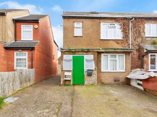 Flat for sale in Slough