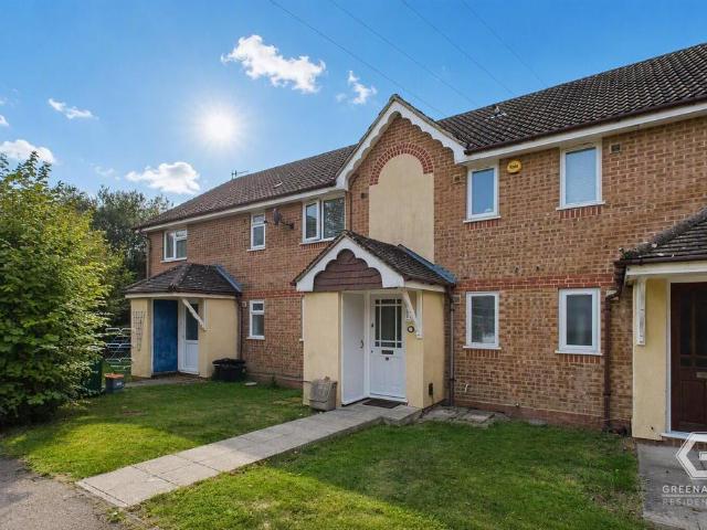 Flat for sale in Maidenbower, Crawley