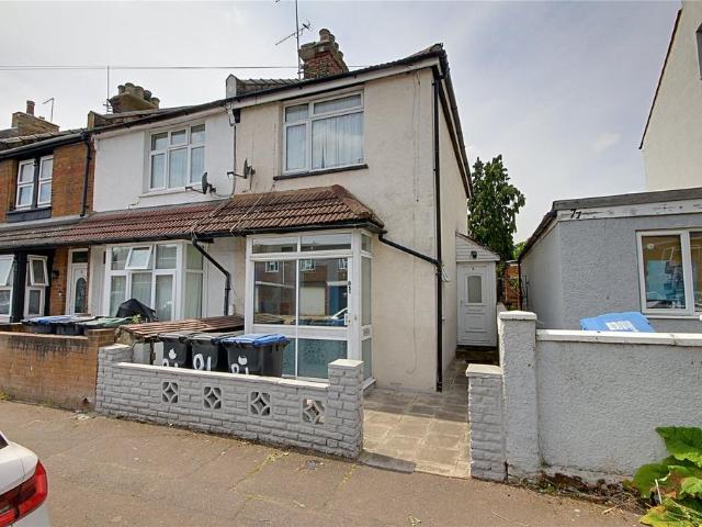 Flat for sale in Greater London