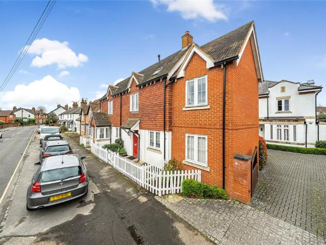 Flat for sale in Westborough, Surrey