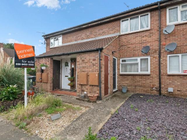 Flat for sale in London Borough of Ealing, Greenford