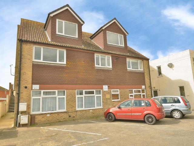 Flat for sale in Folkestone, Kent