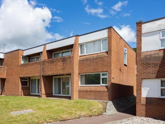 Flat for sale in Elmfield, Leicestershire