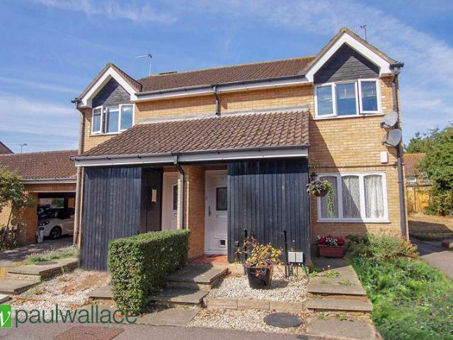 Flat for sale in Broxbourne, Hertfordshire
