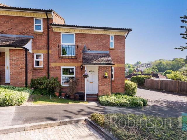 Flat for sale in Totteridge, Buckinghamshire