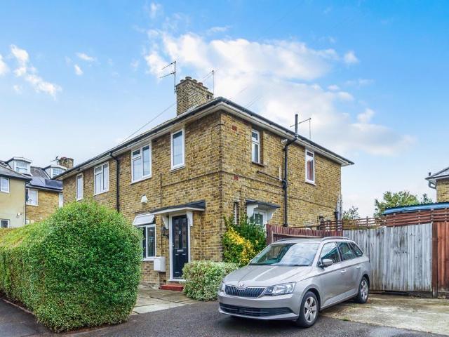 Flat for sale in Rosehill, Greater London