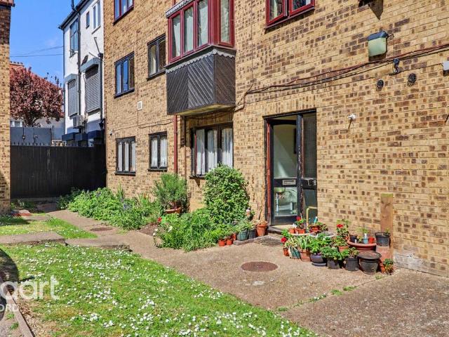 Flat for sale in Gants Hill, Isle Of Man