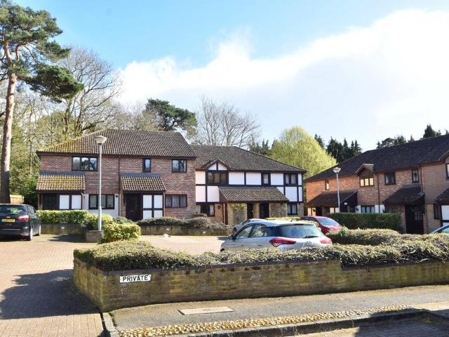 Flat for sale in Weybridge, Elmbridge