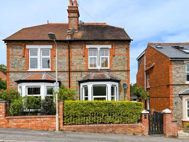 Flat for sale in Reading