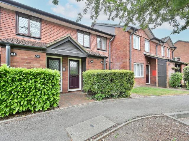 Flat for sale in North Watford, Hertfordshire