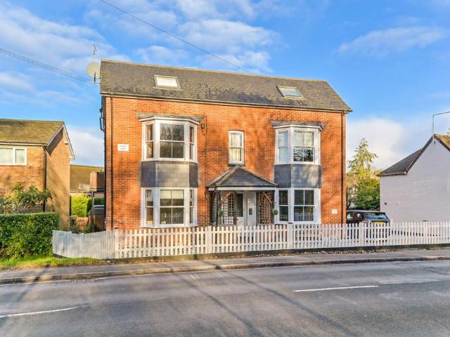 Flat for sale in Lyndhurst, New Forest