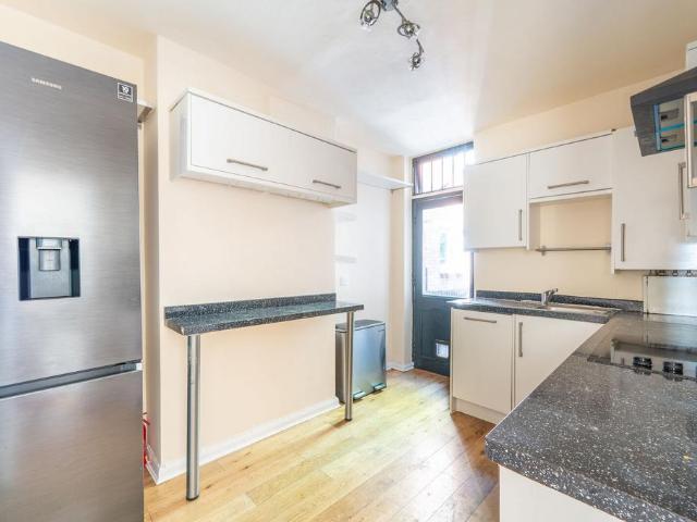 Flat for sale in Harlesden, Greater London