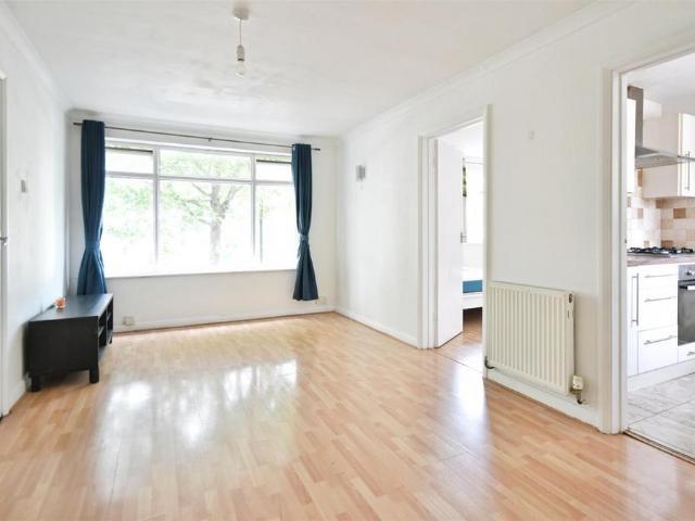 Flat for sale in London Borough of Hounslow, Greater London