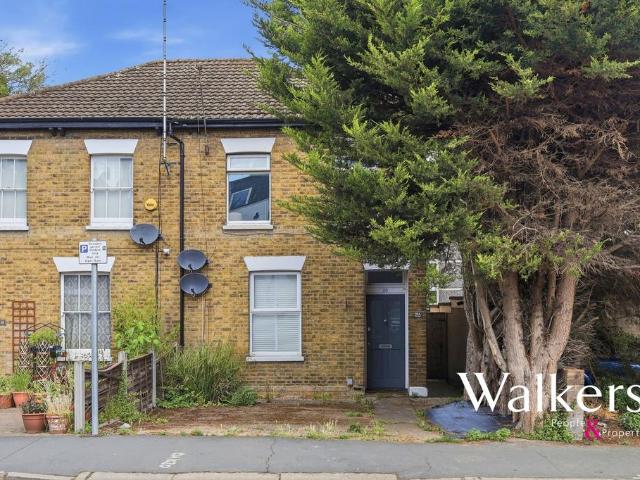 Flat for sale in Navestock Side, Essex