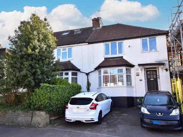 Flat for sale in Bushey