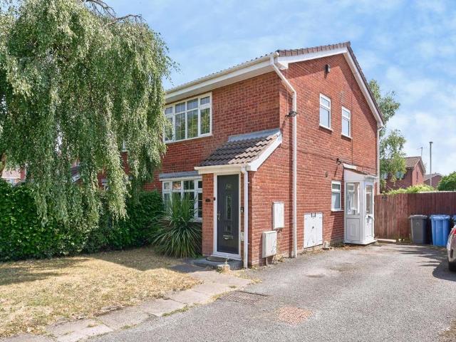 Flat for sale in Perton, Great Chatwell
