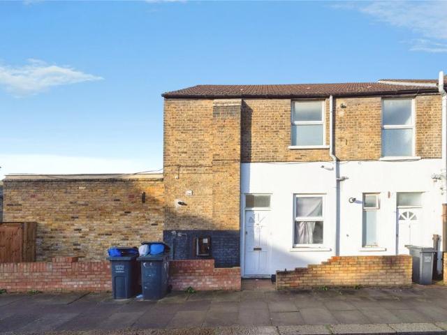 Flat for sale in London Borough of Lewisham, Greater London