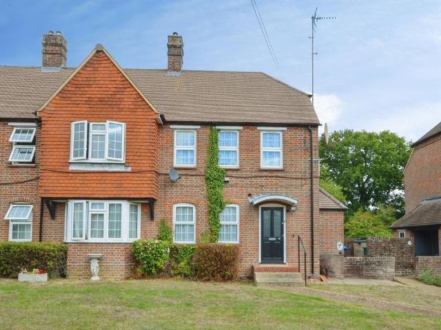 Flat for sale in Beaconsfield, Penn Bottom