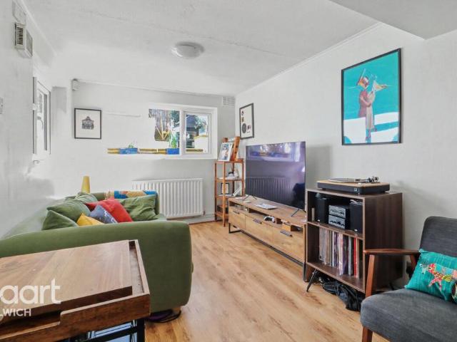 Flat for sale in East Dulwich, Greater London