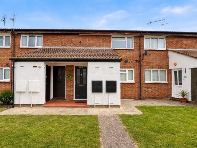 Flat for sale in Warden Hill, Luton
