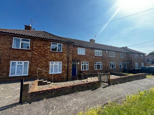 Flat for sale in Harold Hill, Greater London