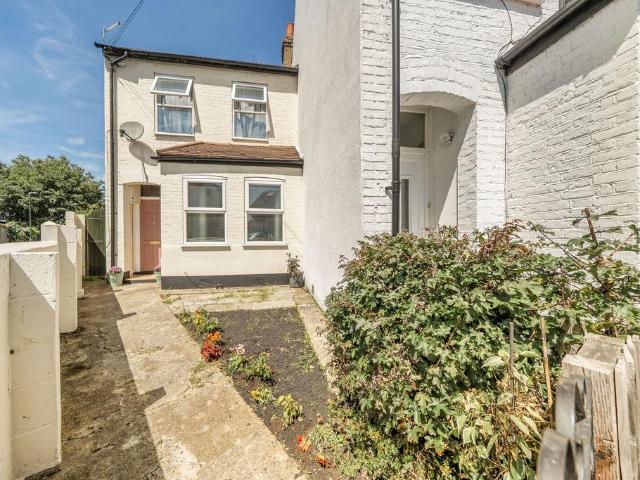 Flat for sale in London Borough of Merton, Greater London