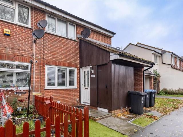 Flat for sale in Epping, Essex