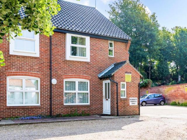 Flat for sale in Crostwick, Norfolk