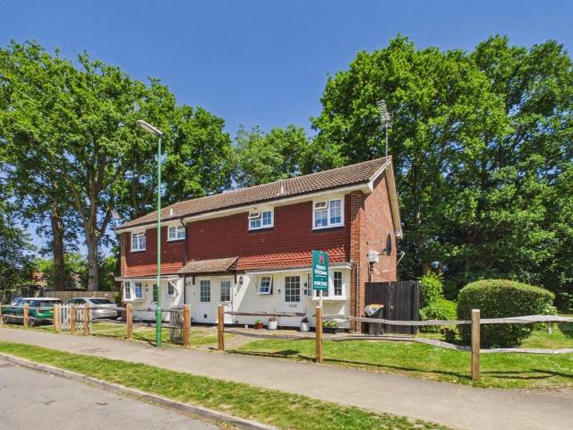 Flat for sale in Wickhurst Green, Horsham