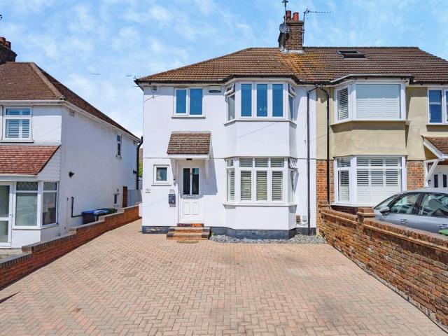 Flat for sale in Pouchen End, Hertfordshire