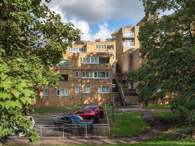 Flat for sale in Royal Borough of Greenwich, Greater London