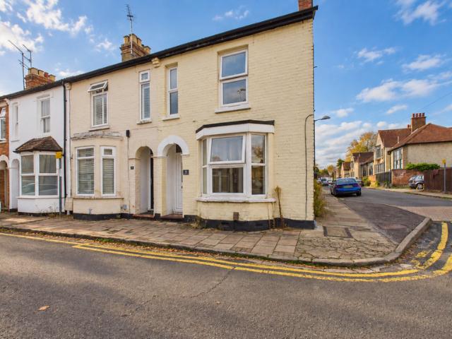Flat for sale in Walton, Aylesbury