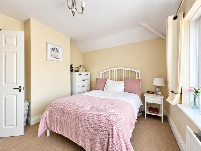 Flat for sale in London Borough of Barking and Dagenham, Greater London