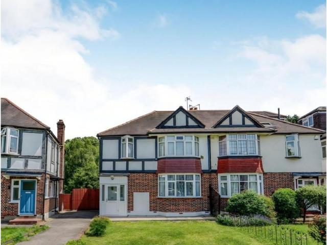 Flat for sale in Colindale, Greater London