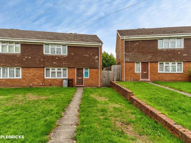 Flat for sale in Woodcross, Wolverhampton
