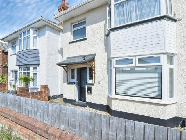 Flat for sale in Talbot Village, Bournemouth