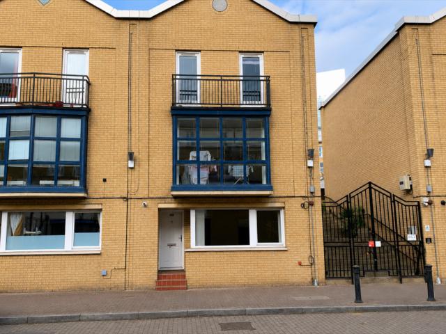 Flat for sale in Rotherhithe, Greater London