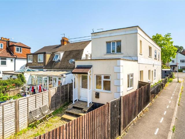 Flat for sale in Surbiton, Greater London