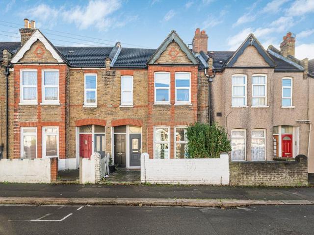 Flat for sale in London Borough of Croydon, Thornton Heath