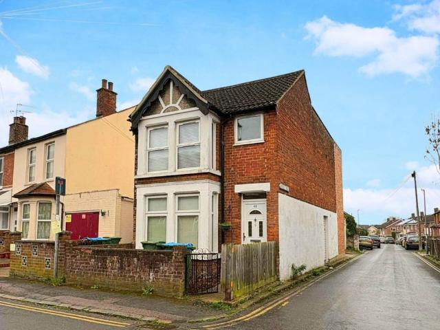 Flat for sale in Walton, Aylesbury