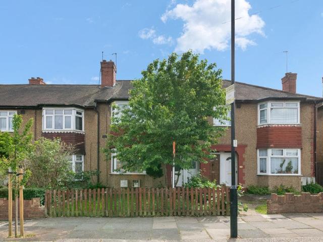 Flat for sale in London Borough of Ealing, Isle Of Man