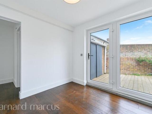 Maisonette for sale in London Borough of Hounslow, Hanworth