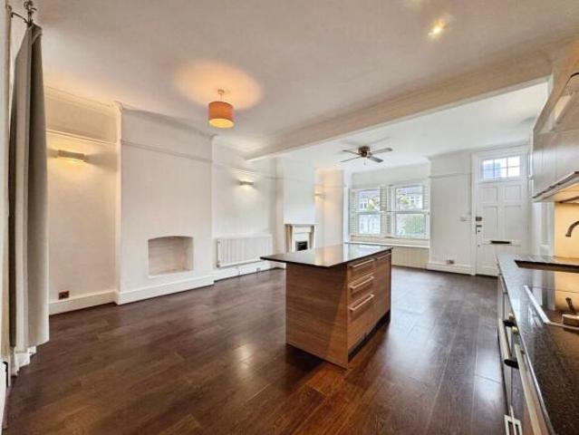 Maisonette for sale in Cat Hill