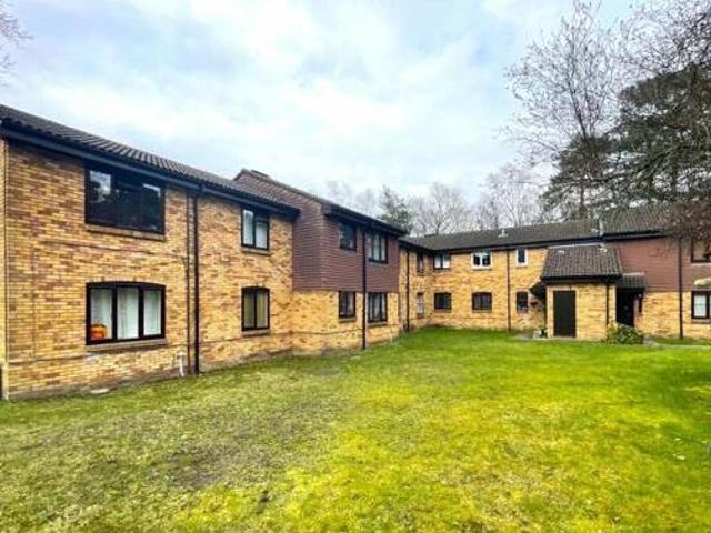 House for sale in Heol-las, Surrey